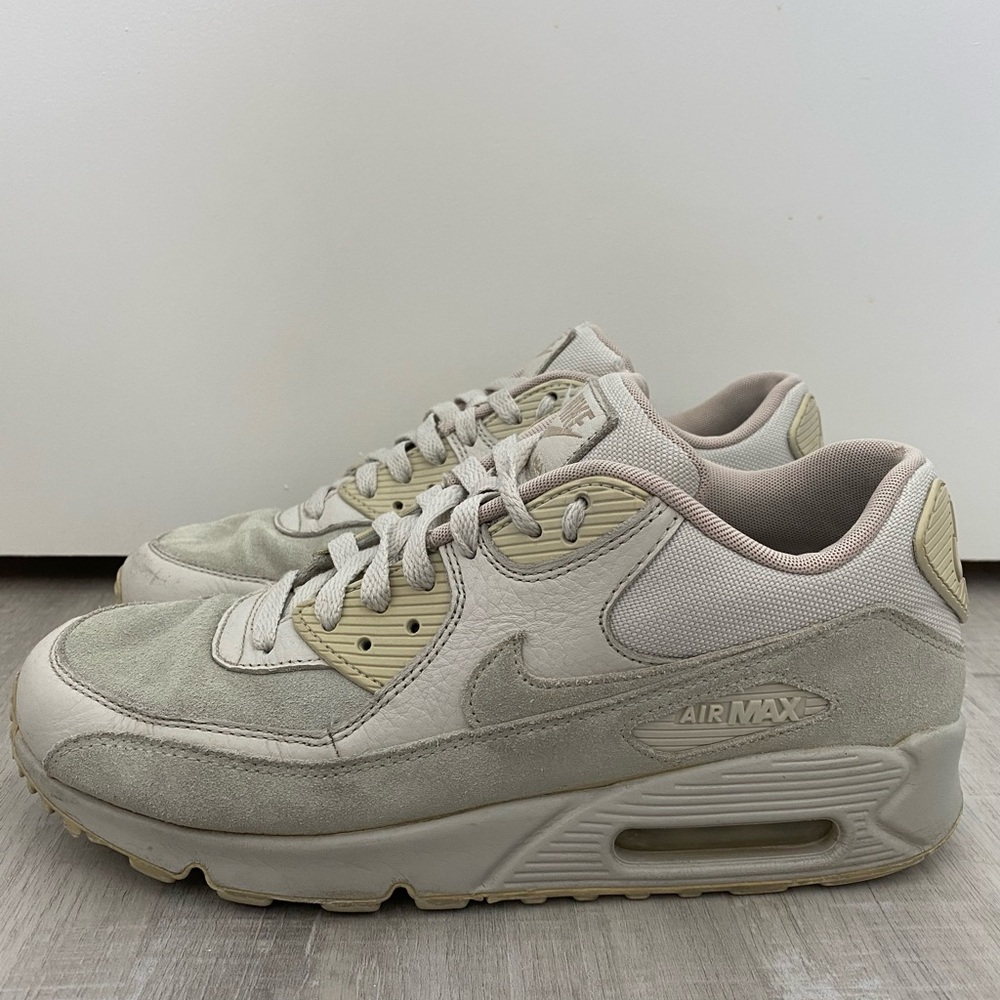 Nike Air Max 90 in Light Gray and Beige